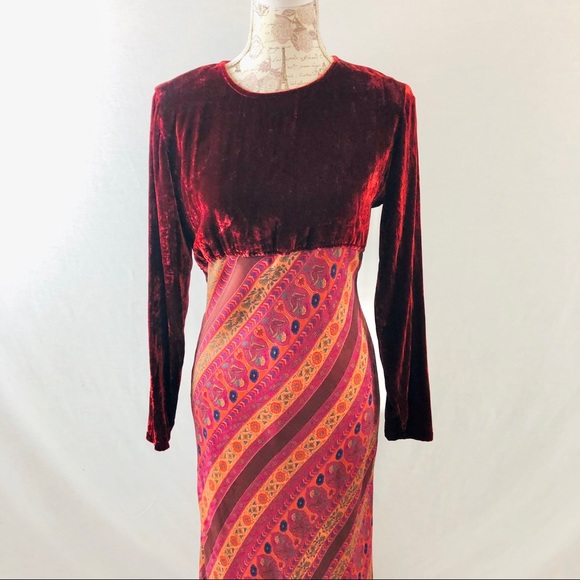 Vintage Velvet and Silk Print Dress Wine by Bloomingdale’s Petites Size 8 - Picture 2 of 16